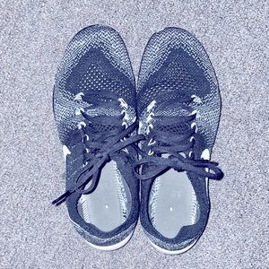 black and white nike running shoes womens us 6.5